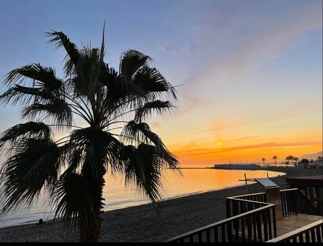 Marbella Beachfront Edificio Mayoral Primera Linea De Playa Y Centro Ciudad Con Barco Opcional Екстериор снимка
