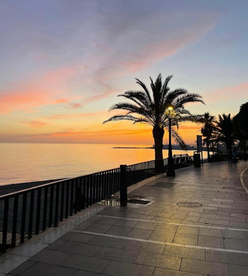 Marbella Beachfront Edificio Mayoral Primera Linea De Playa Y Centro Ciudad Con Barco Opcional Екстериор снимка