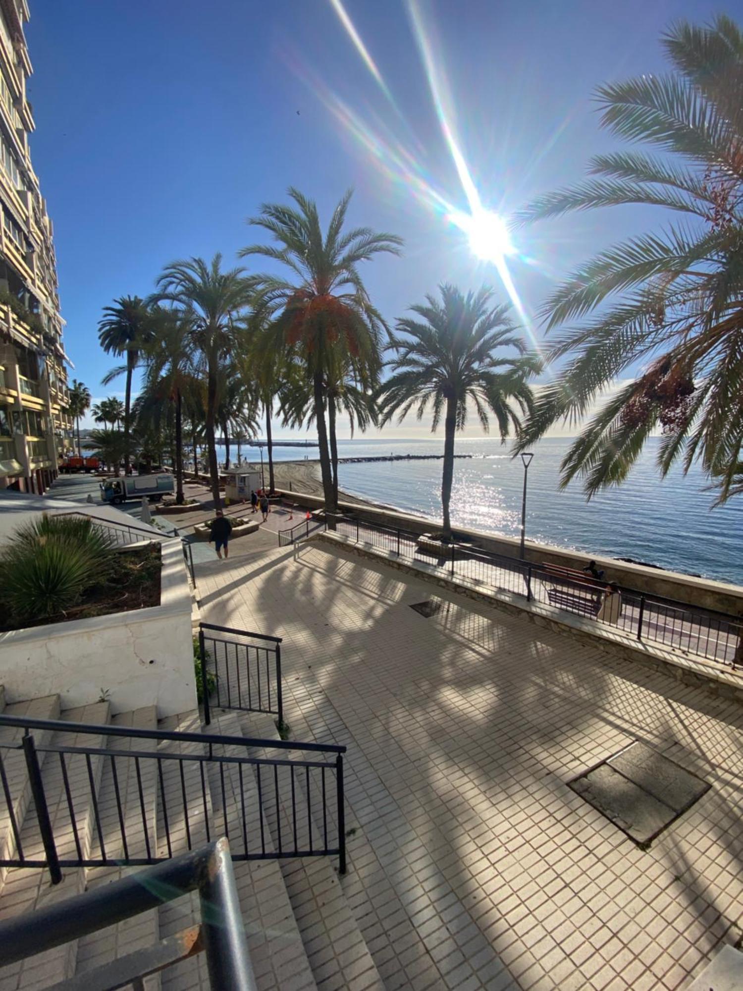 Marbella Beachfront Edificio Mayoral Primera Linea De Playa Y Centro Ciudad Con Barco Opcional Екстериор снимка